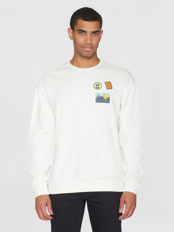 KnowledgeCotton Apparel - MEN Loose fit crew sweat with badge embr - GOTS/Vegan Sweats 1387 Egret