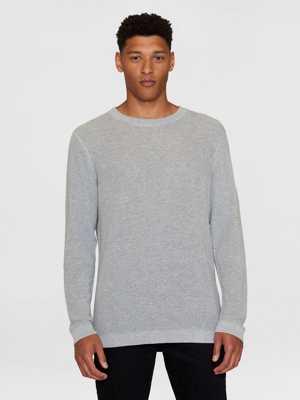 KnowledgeCotton Apparel - MEN Slim crew neck mixed yarns light knit - OCS Knits 1012 Grey Melange