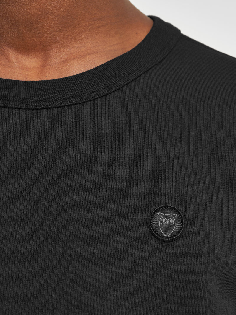 KnowledgeCotton Apparel - MEN Basic badge sweat Sweats 1300 Black Jet